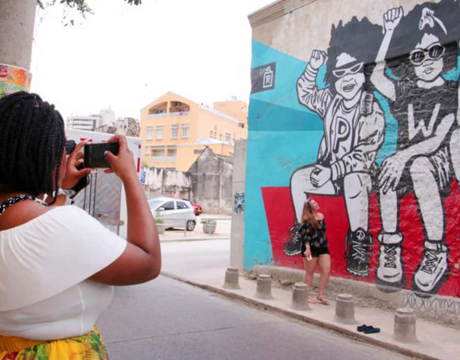 Cartagena: Graffiti Tour in Getsemani - Starting the walk on Calle de la Media Luna