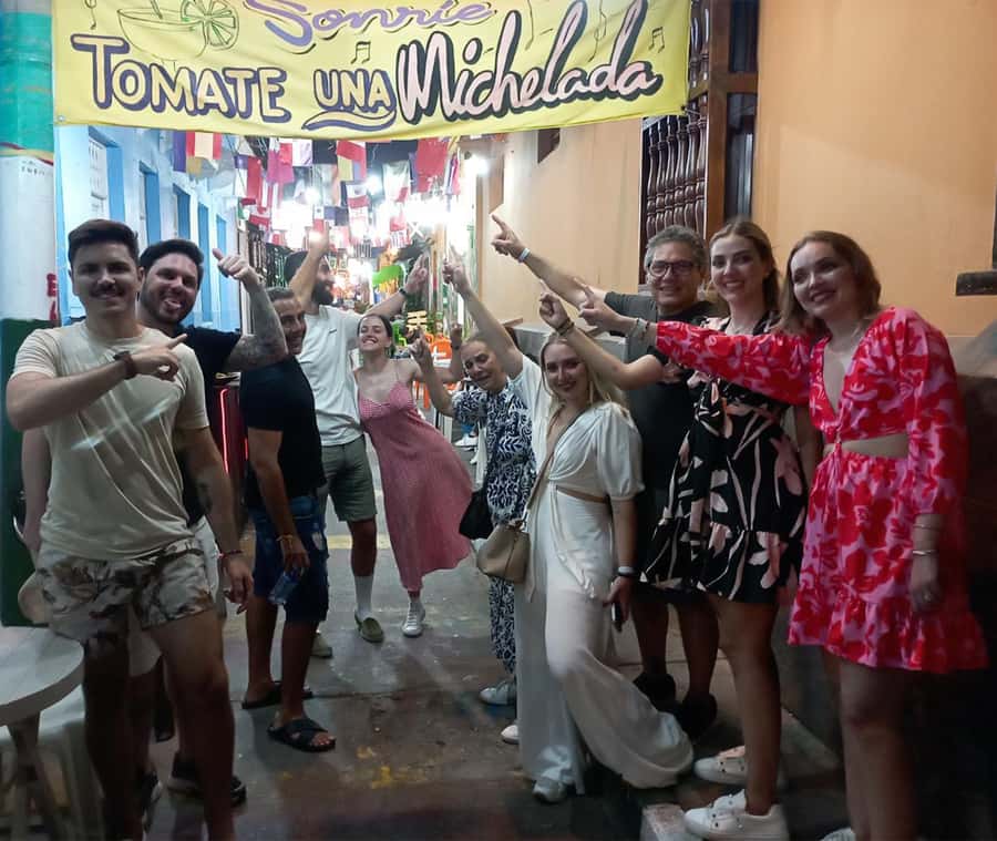 Cartagena: Historic Center and Getsemaní Shared Walking Tour - Heat, pacing, and what to bring