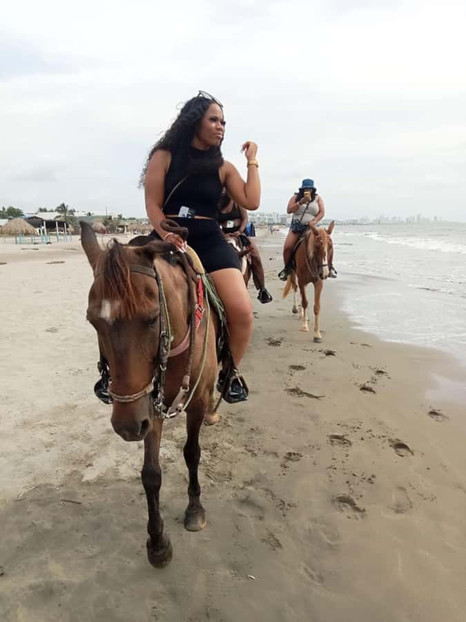 Cartagena: Horse Riding on the Beach with Photos and Lunch - La Boquilla: food, drinks, and a place to linger