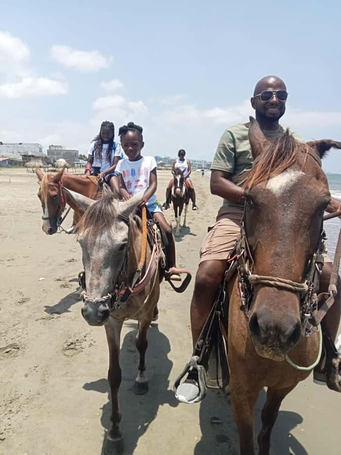 Cartagena: Horse Riding on the Beach with Photos and Lunch - Weather, timing, and small practical choices