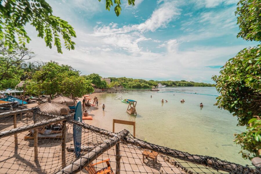Cartagena: Islabela Islands Boat Trip with Lunch & Cocktail - Lunch with three straightforward choices