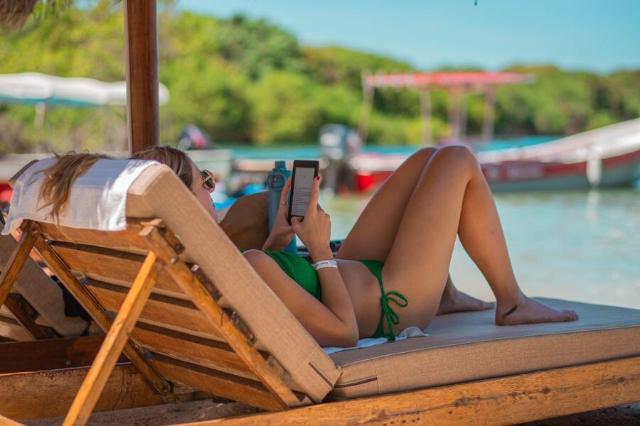 Cartagena: Islabela Islands Boat Trip with Lunch & Cocktail - Spanish service and practical expectations