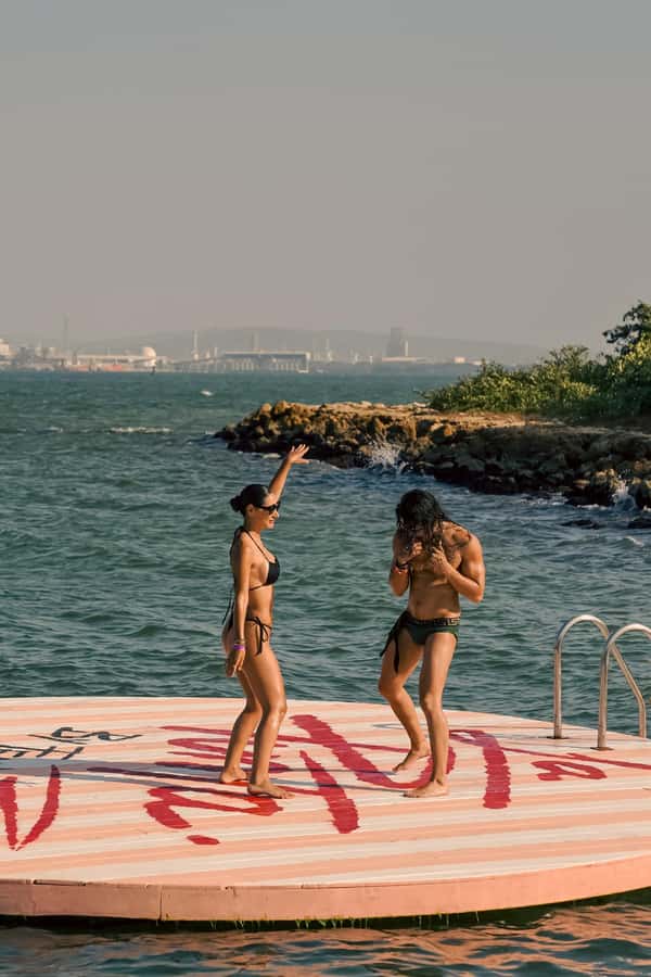 Cartagena: La Punta Beach Club Day Pass (Lunch included) - Arriving at La Punta and Finding Your Place