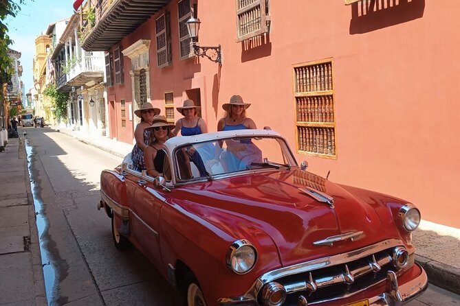Cartagena Luxury Classic Car Tour + Bilingual Historian Guide - Entering the Centro Histórico and Walled City