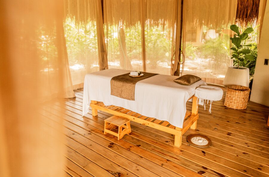 Cartagena: Makani Luxury Beach Club Day Pass - What to bring for a smoother beach-club day