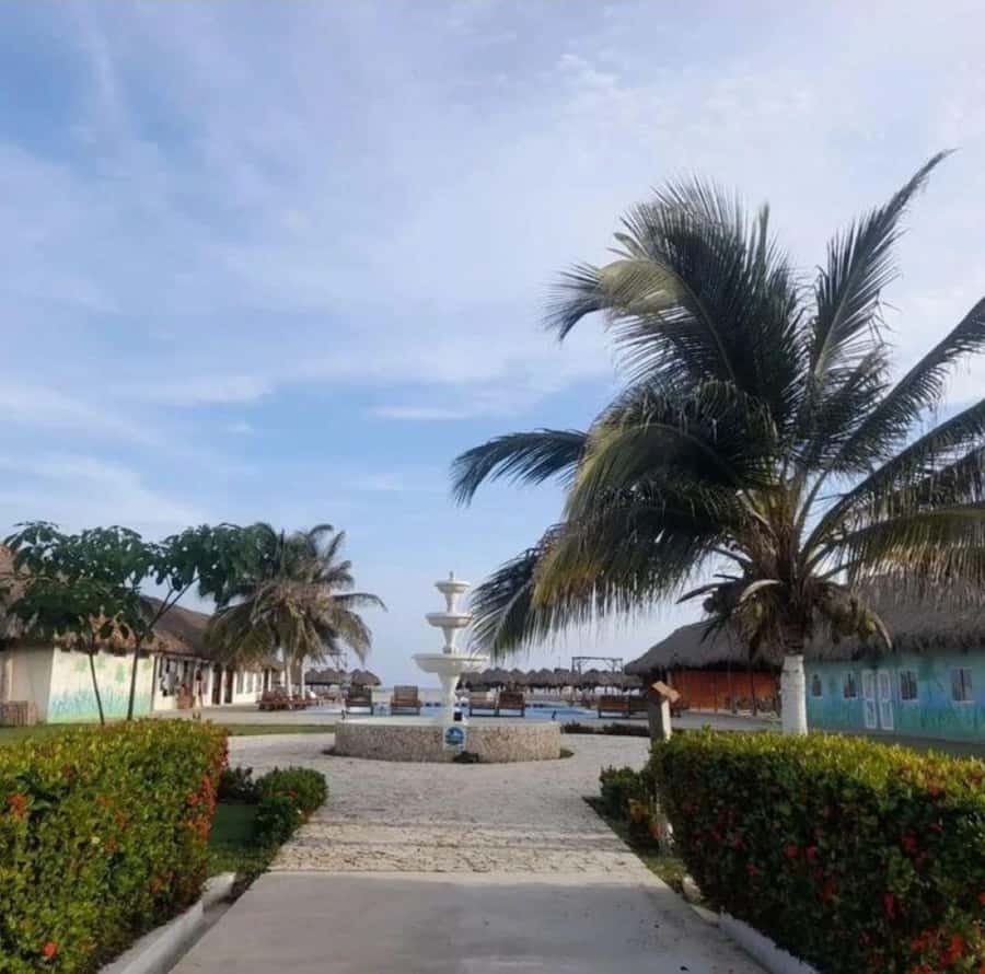 Cartagena: Mud Volcano Tour with Lunch, Pool, and Beach - Lunch with four choices