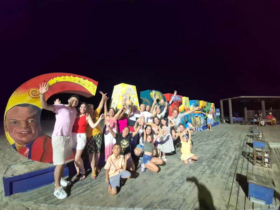 Cartagena: Night party in authentic Colombian chiva with entertainer - Getsemaní gives you a choice at the end