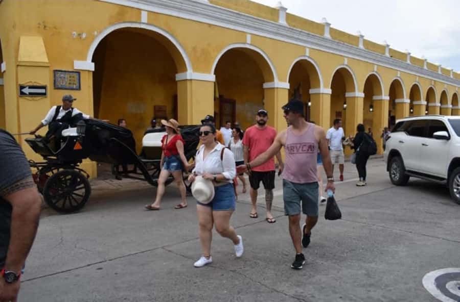 Cartagena: Panoramic City Tour, Monuments, Walls, Castle - Why this chiva tour works as a first look at Cartagena