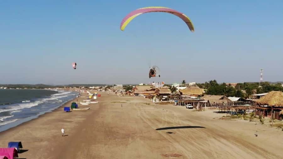 Cartagena: Paratriking Flight from the Beach - Photos, video, and the all-inclusive choice