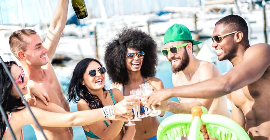 Cartagena: Party Boat to Cholon Beach with 2 Drinks & Lunch - The speedboat ride back to Muelle de la Bodeguita