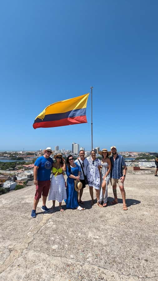 Cartagena: Private City Tour in an Air-Conditioned Vehicle - Shopping before the old city walk