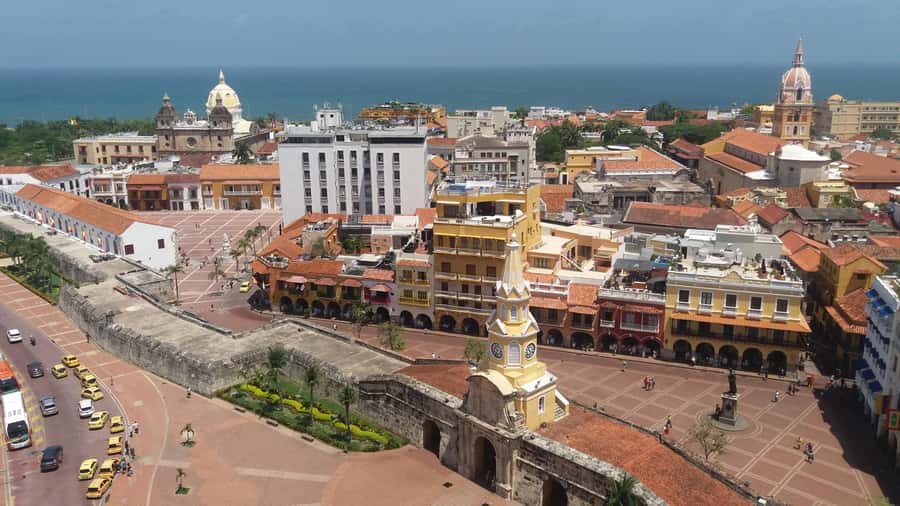 Cartagena: Private Walking Tour with German or Italian Guide - Plaza de la Proclamación and the role of the churches