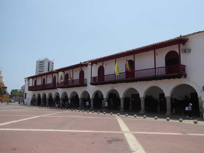 Cartagena: Private Walking Tour with German or Italian Guide - The Walled City as a living place