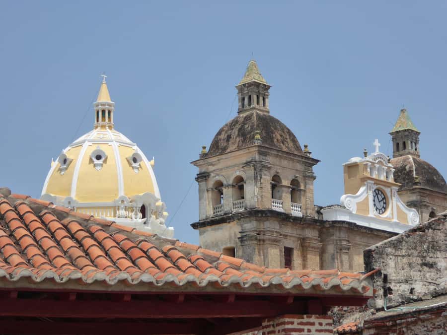 Cartagena: Private Walking Tour with German or Italian Guide - Plaza de Bolívar and Cartagena’s layered past