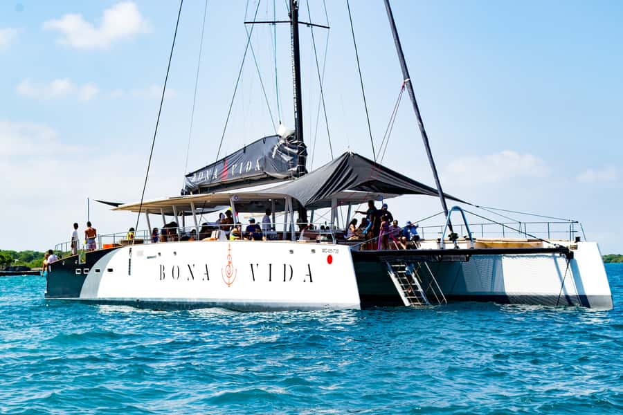 Cartagena: Rosario Islands Catamaran with Lunch and Snorkel - Leaving Cartagena from Bodeguita Dock