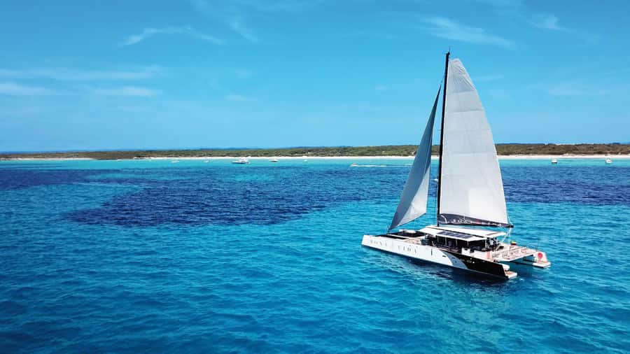 Cartagena: Rosario Islands Catamaran with Lunch and Snorkel - Swimming near white sand and clear water