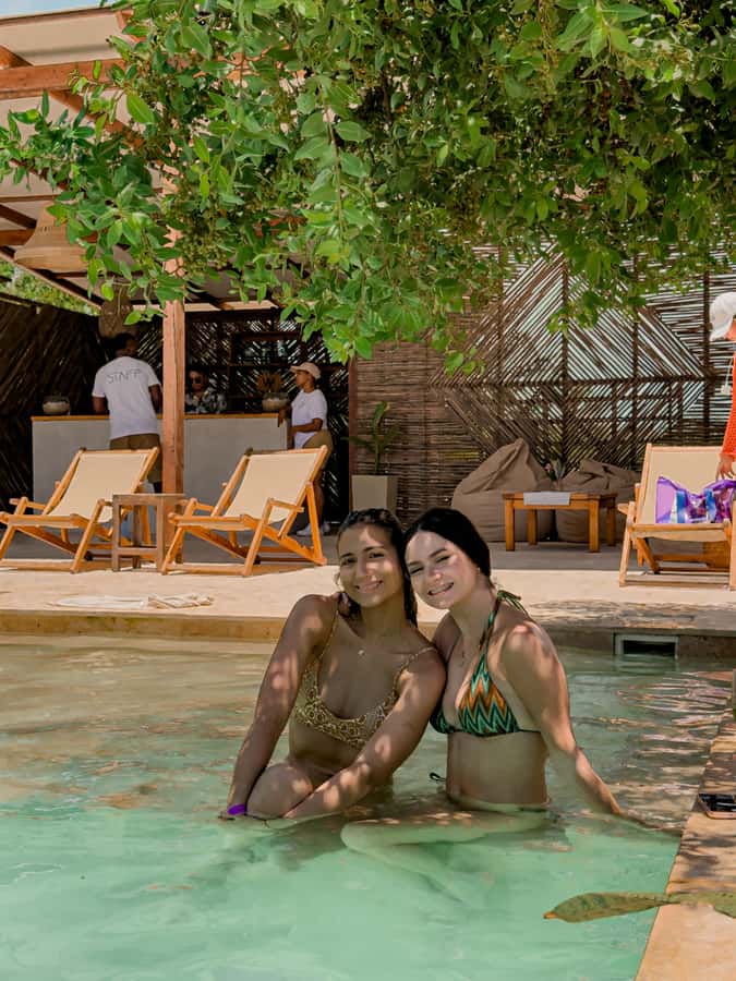 Cartagena: Rosario Islands Day Tour with Snorkel & Lunch - What the guides add to the day