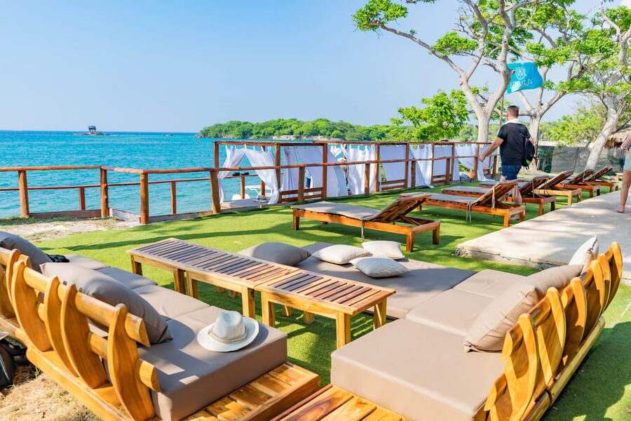 Cartagena: Rosario Islands Daypass Ibbiza Island Beach Club - Lunch With Seven Main Choices