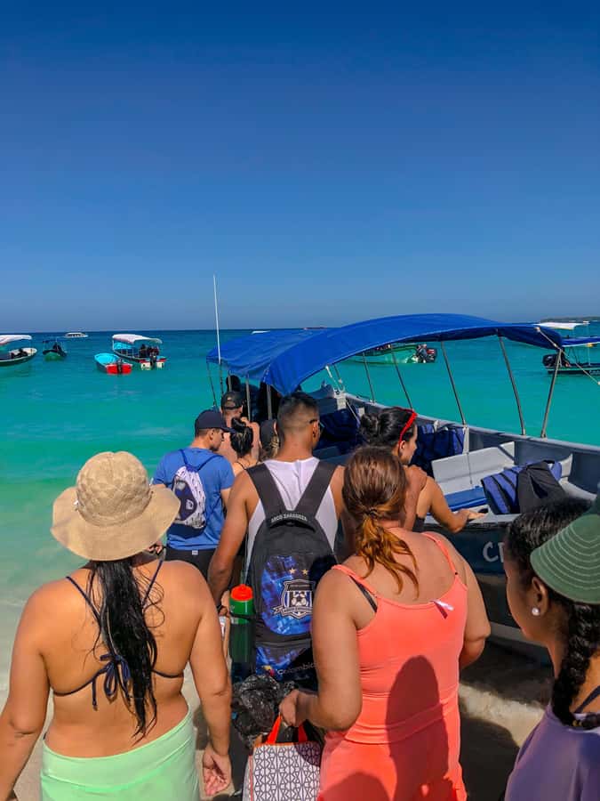 Cartagena: Rosario Islands, Playa Blanca, Baru - Seeing the Rosario Islands from the water