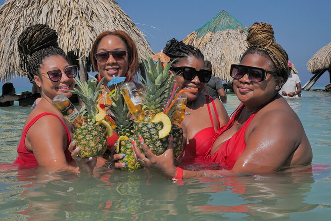 Cartagena's Legendary Boat Party : Full Day in Cholón - Three hours at Cholón, the island of parties