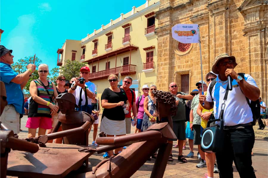 Cartagena: Shared Walking Tour of the Colonial Old Town - Conquerors, pirates, and local legends