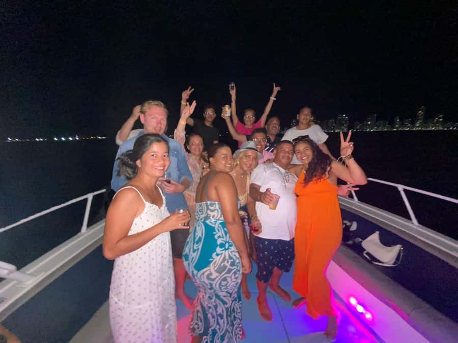 Cartagena: Speed Boat Party on the Bay with open bar - Meeting at Pegasus Pier