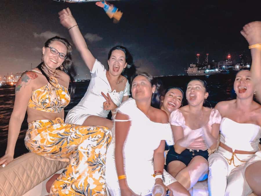 Cartagena: Speed Boat Party on the Bay with open bar - Who Will Enjoy This Most?