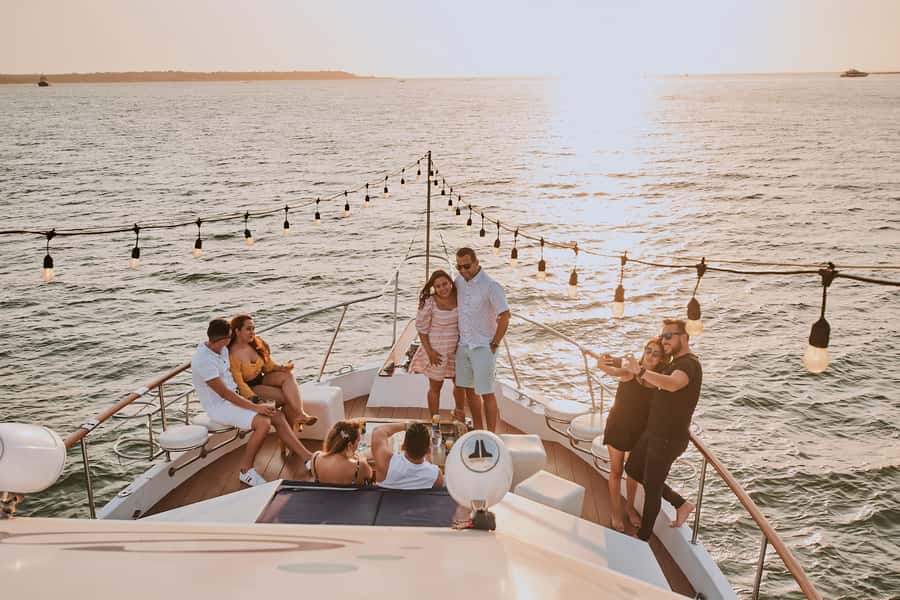 Cartagena: Sunset Cruise with Open Bar - The first hour: Bocagrande, the lighthouse, and Castillogrande
