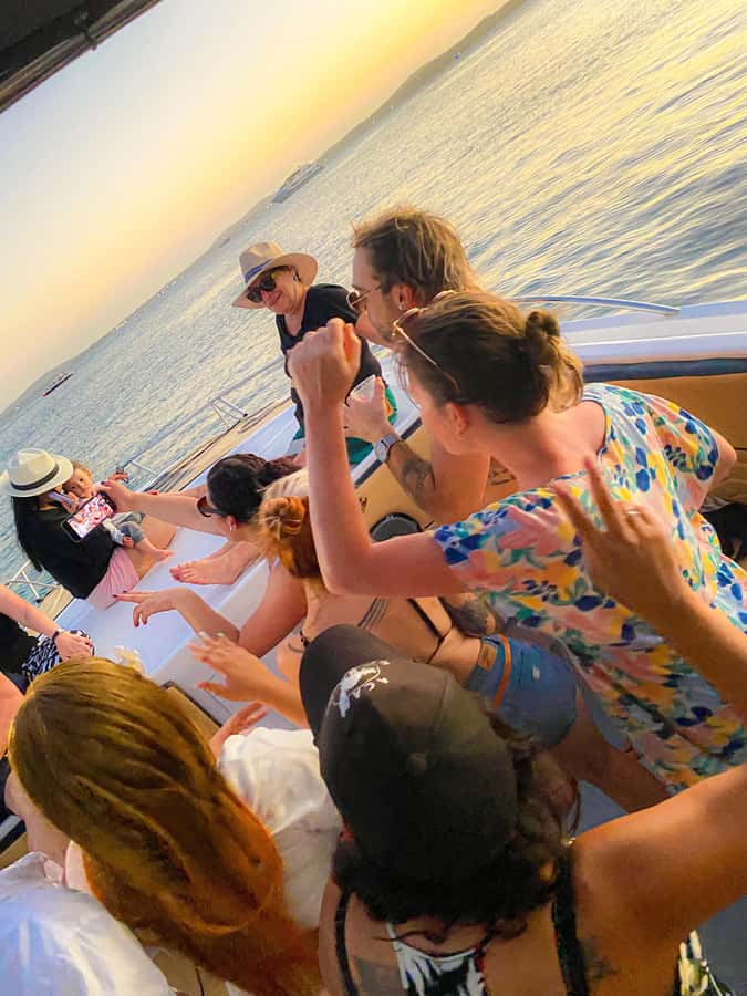 Cartagena: Sunset in boat in the bay with music and liquor - How crowded can the boat feel?
