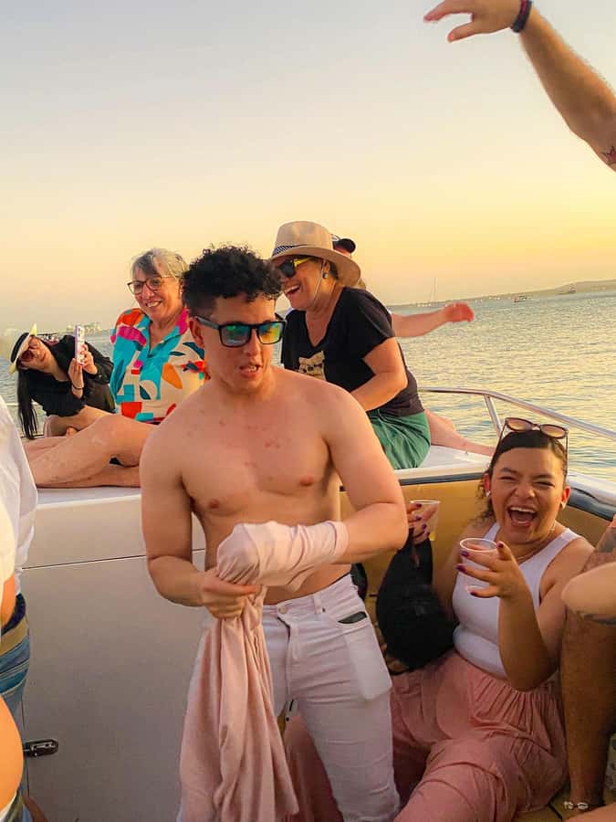 Cartagena: Sunset in boat in the bay with music and liquor - What the $24 price really buys