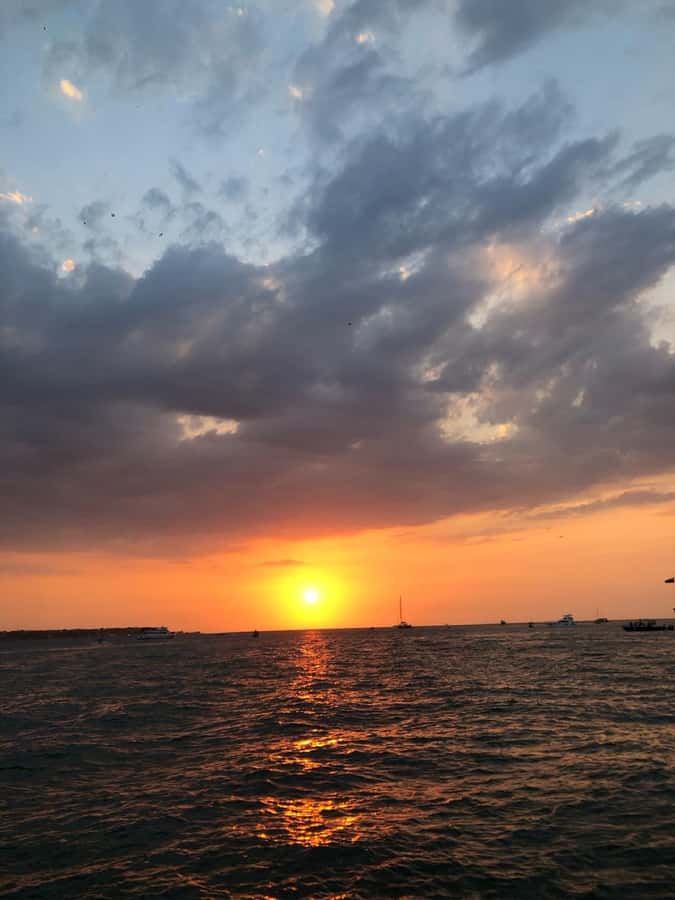 Cartagena: Sunset in boat in the bay with music and liquor - Who should book this Cartagena boat trip?
