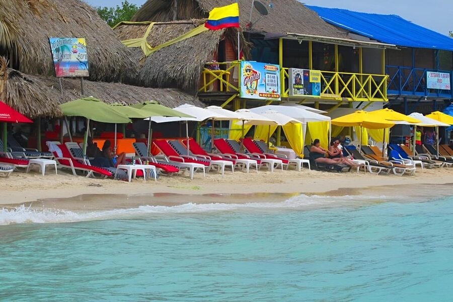 Cartagena: Visit 4 islands in a speedboat + plankton! - Cholón’s one-hour stop and the cost of convenience
