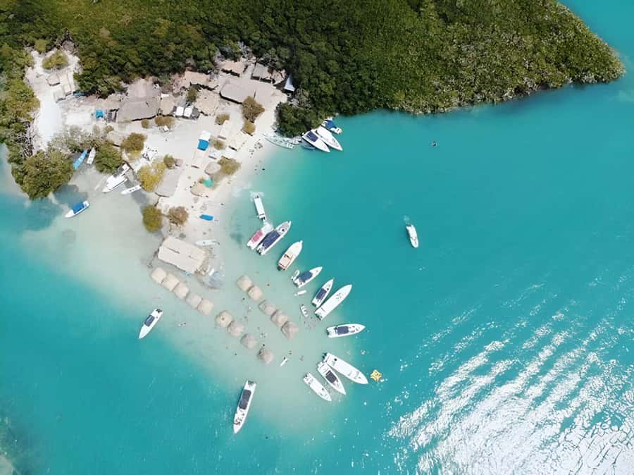 Cartagena: Visit 4 islands in a speedboat + plankton! - Playa Blanca and Barú at sunset