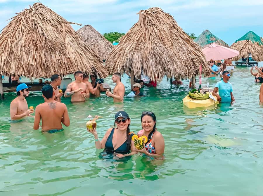 Cartagena: Visit 4 islands in a speedboat + plankton! - Preparing for the luminous plankton swim