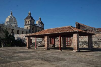 Walled City and Getsemani Shared Walking Tour