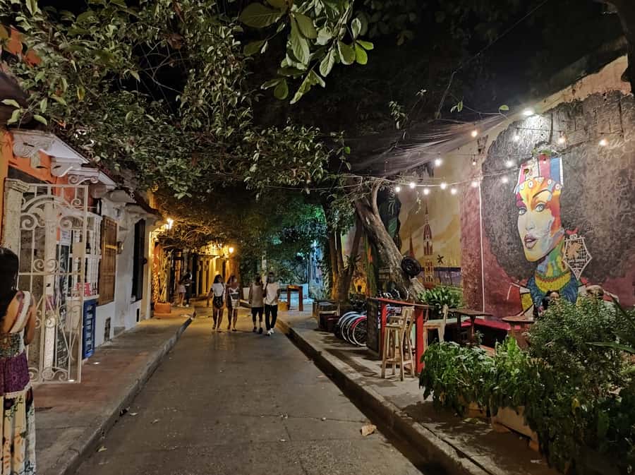 Cartagena: Walled City and Getsemani Shared Walking Tour - Guides who shape the experience