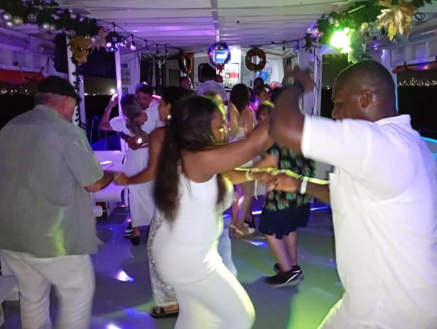 Cartagena: White Night Boat Tour with Dinner and Open Bar - How the $78 price compares with the experience