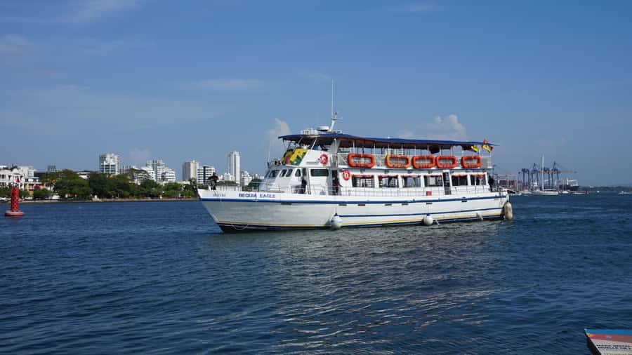 Cartagena: White Night Boat Tour with Dinner and Open Bar - FAQ