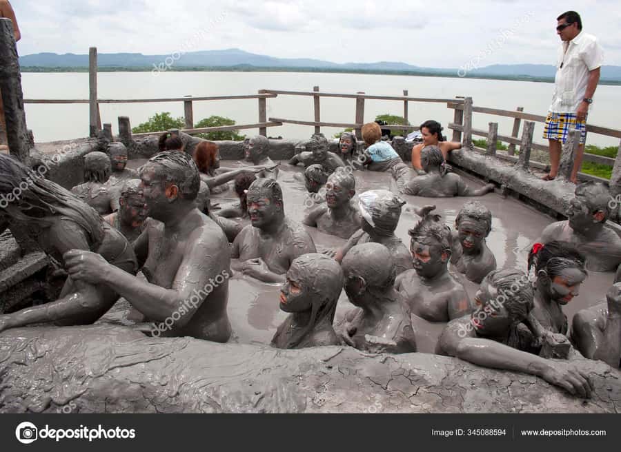 Cartatgena: Volcan Del Totumo + Almuerzo En Hotel VIP - What happens during the 20-minute mud bath