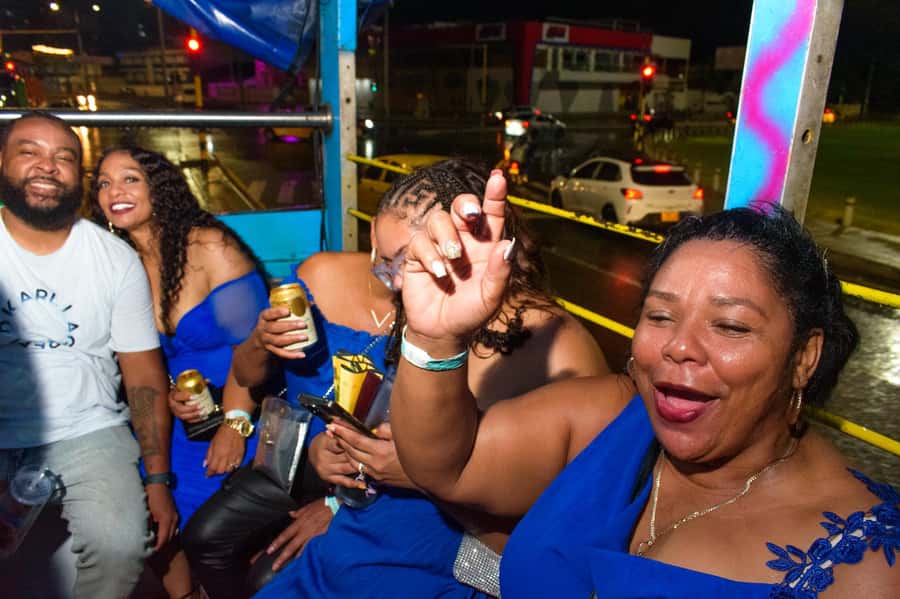 Chiva Party Cartagena: a unique experience in the city, joy and dance. - Choosing among the seven pickup points