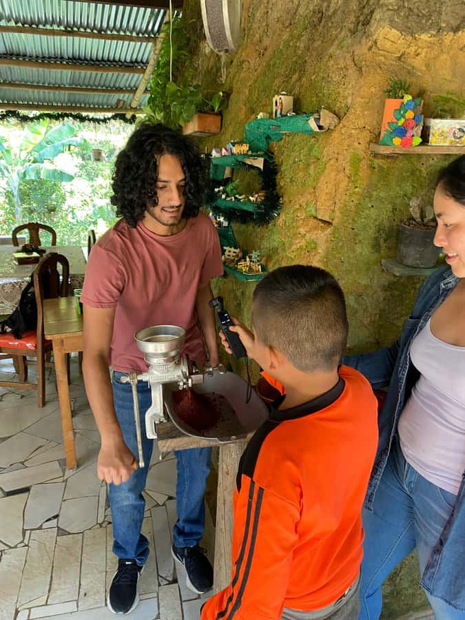 Chocolate tour near the Medellín - Fruit tasting and the wider farm life