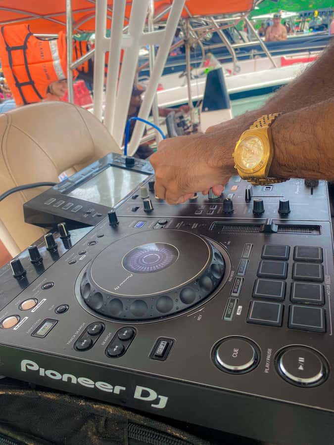 Cholon Forever Boat Party - Music, dancing, and the social side of the day