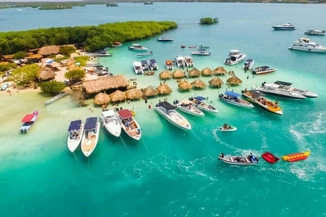 Cholon The party island, with DJ on board - Rosario Islands views and the first water stop
