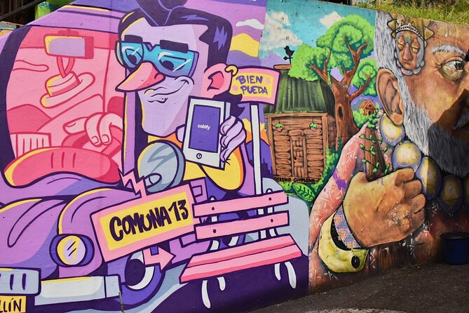 City Tour + Commune 13 Medellin - What this Medellín city tour is trying to show you