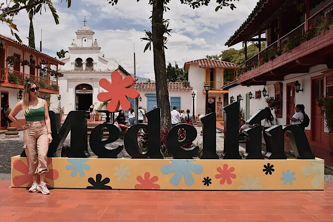 City Tour + Commune 13 Medellin - Barefoot Park and the riverfront