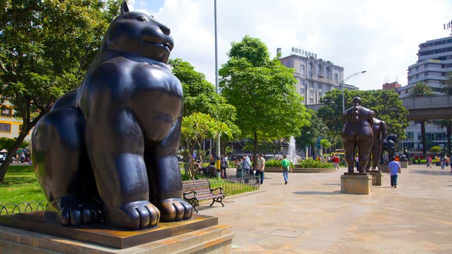 City Tour Medellin with a Chiva or a thematic van - Who will enjoy this four-hour route?