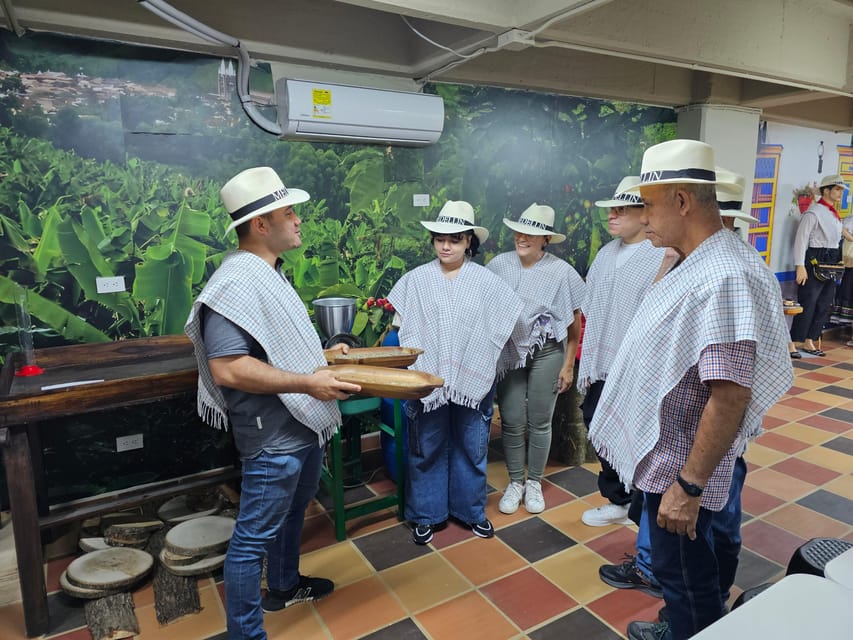 Coffee Experience with roasting show in Comuna 13 - The roasting show with a professional roaster