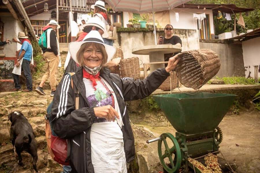 Coffee Tour from Medellin with Lunch and Coffee Tasting - Leaving Medellín for San Sebastián de Palmitas