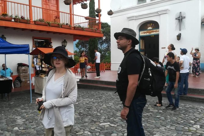 Combo Guatape and Medellin Sightseeing Tours - Pueblito Paisa and Medellín’s high viewpoint