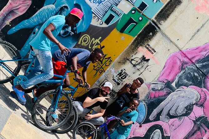 Commune 13, Graffitour street food. History.All inclusive - Meeting, finishing, and planning your day